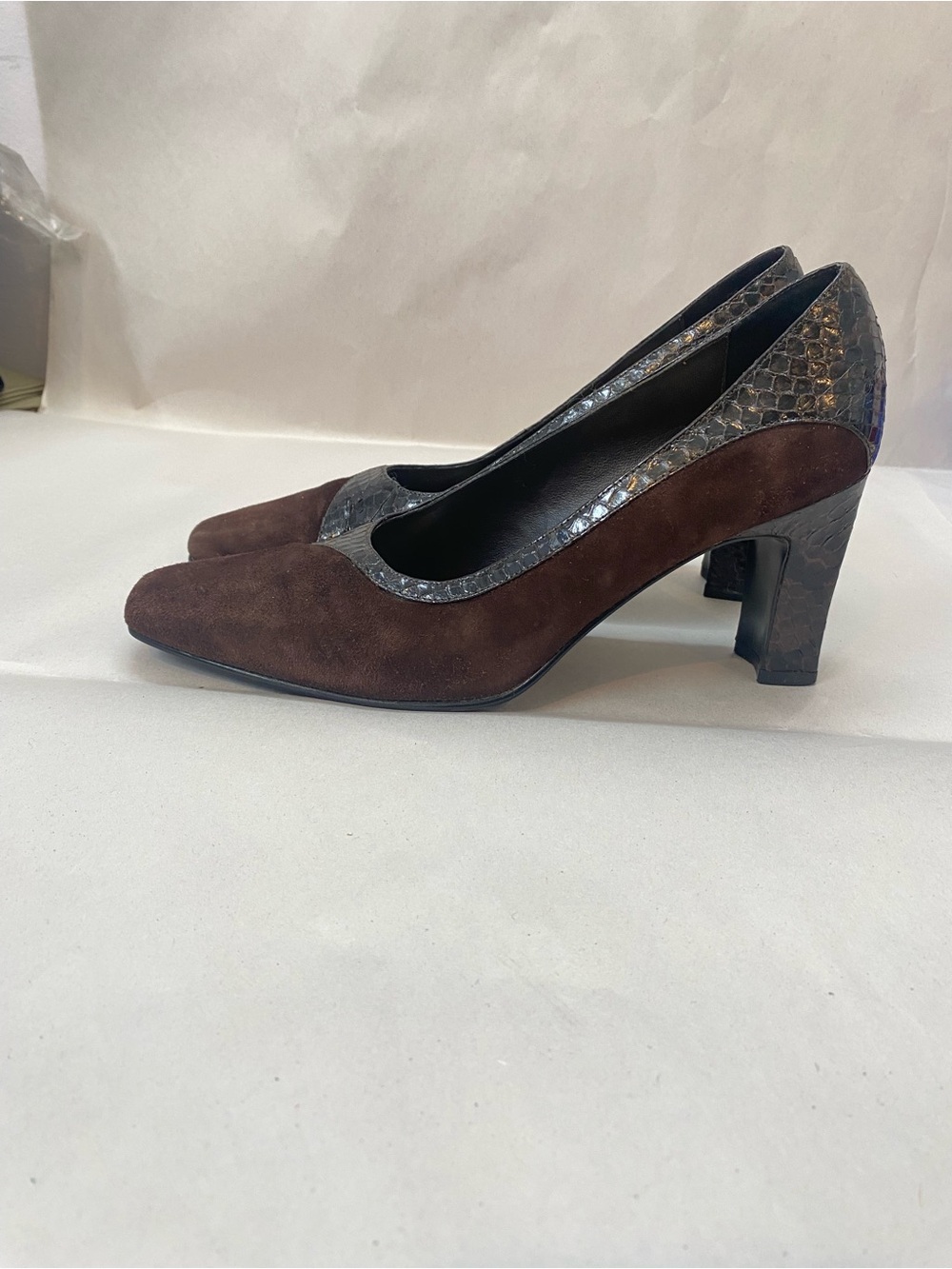 KAREN SCOTT Lindsey Women size 6 Dark Brown Suede Pumps Block Heel Textured Trim